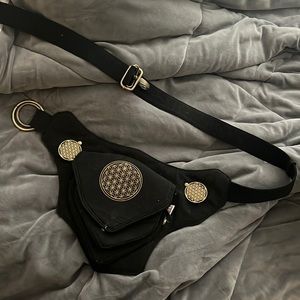 Adjustable 2 front pockets, one back pocket Utility Belt